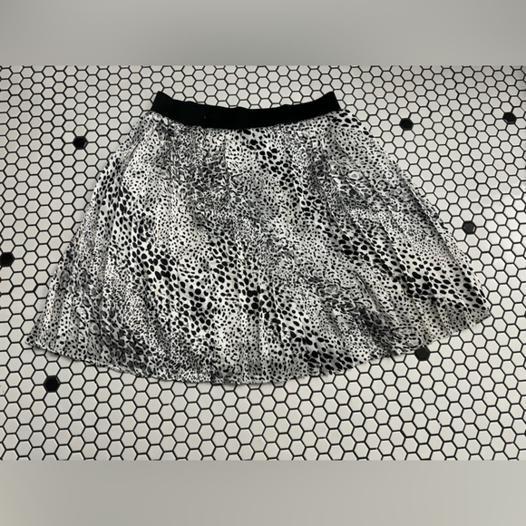 White House black market skirt size 8 - Picture 2 of 5